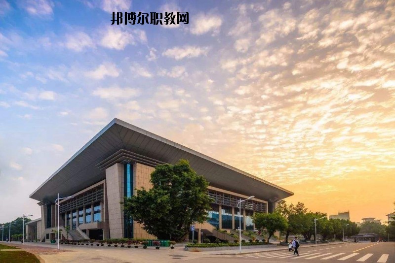 咸寧生物機電工程學(xué)校2020年報名條件、招生要求、招生對象