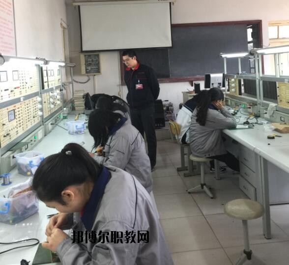 石家莊機(jī)械技工學(xué)校2020年報(bào)名條件、招生要求、招生對(duì)象