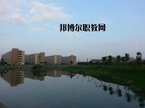 內(nèi)江鐵路機(jī)械學(xué)校2020年報(bào)名條件、招生要求、招生對象