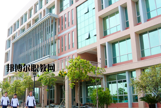 東莞信息技術(shù)學(xué)校2020年報名條件、招生要求、招生對象