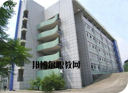 東興區(qū)東方科技職業(yè)技術學校2020年報名條件、招生要求、招生對象