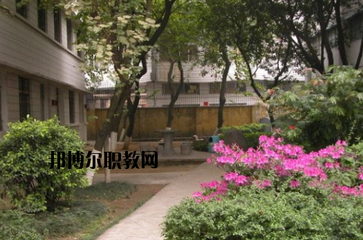 廣州港技工學(xué)校2020年報名條件、招生要求、招生對象