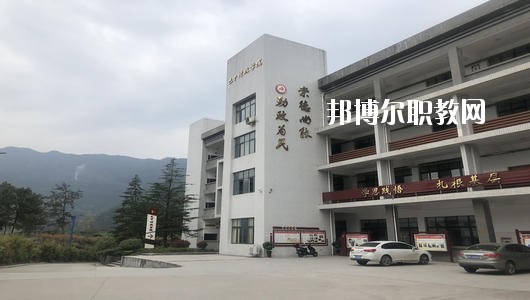 巴中市巴州區化成職業中學校2020年招生辦聯系電話