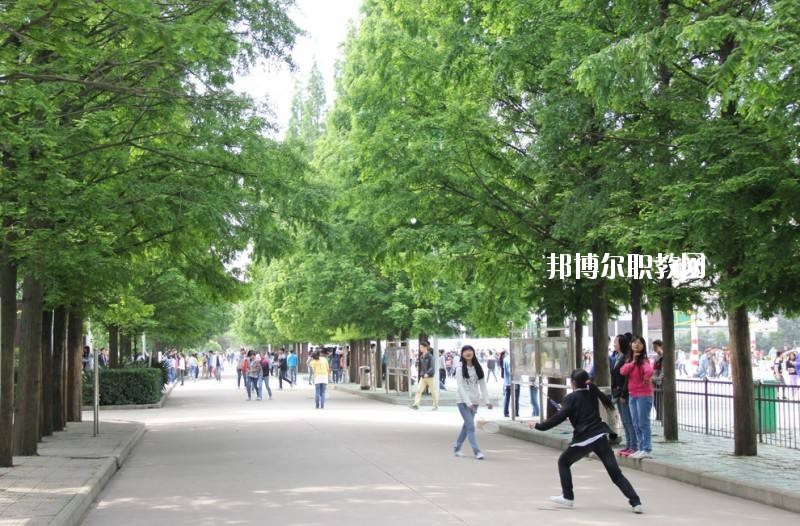 新縣職業高級中學2021年招生辦聯系電話
