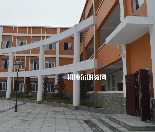 黔南州技工學(xué)校2022年報(bào)名條件、招生要求、招生對象