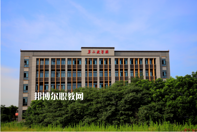 重慶工貿(mào)高級(jí)技工學(xué)校2022年報(bào)名條件、招生要求、招生對(duì)象