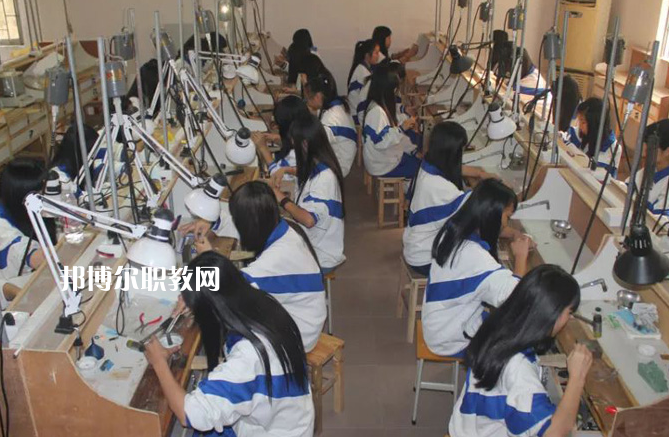 東莞實(shí)驗(yàn)技工學(xué)校2022年報名條件、招生要求、招生對象
