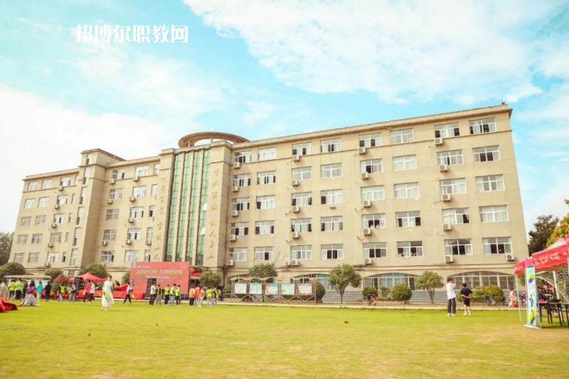 阜陽(yáng)計(jì)算機(jī)學(xué)校2022年有哪些專業(yè)