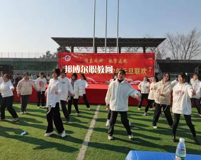 鳳陽科技學(xué)校2022年報名條件、招生要求、招生對象