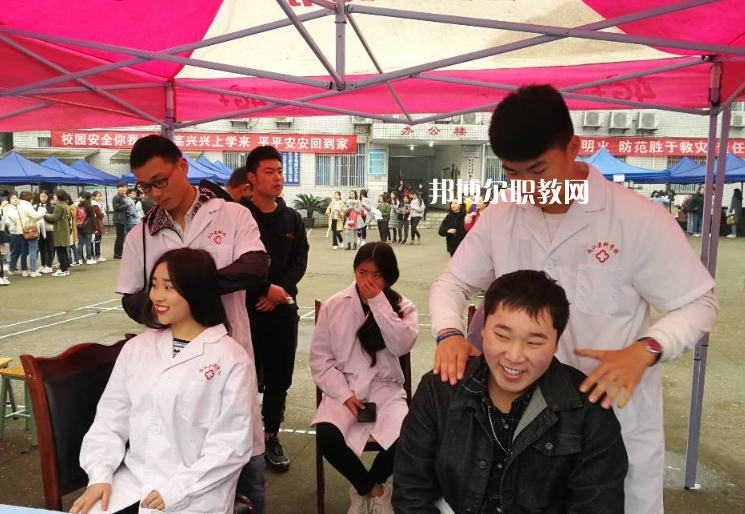 四川內(nèi)江醫(yī)科學(xué)校2022年報(bào)名條件、招生要求、招生對(duì)象