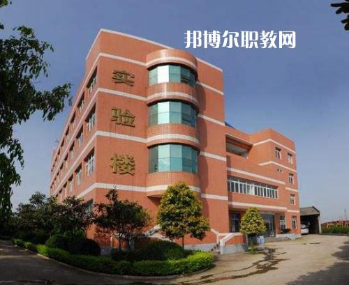 重慶渝東技工學校2022年報名條件、招生要求、招生對象