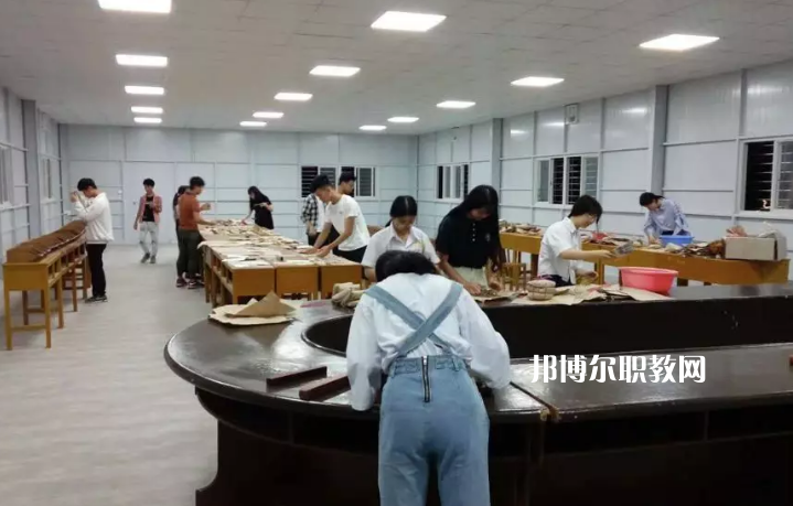 汕頭中醫(yī)藥技工學(xué)校2022年報(bào)名條件、招生要求、招生對(duì)象 
