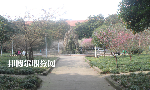 湖北汽車工業(yè)實(shí)驗(yàn)技工學(xué)校2022年報(bào)名條件、招生要求、招生對(duì)象