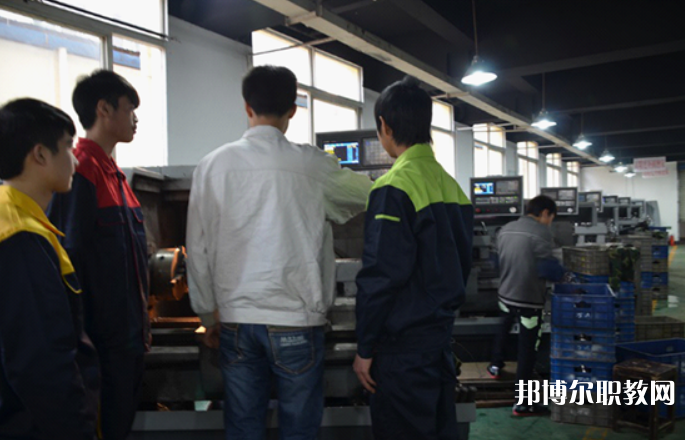 重慶2024年男孩子中專讀什么專業好