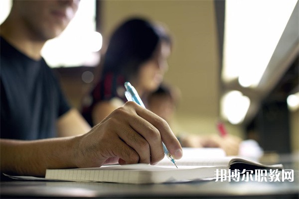 廣西哪里的中職學(xué)校能讀建筑裝飾(室內(nèi)設(shè)計方向)專業(yè)