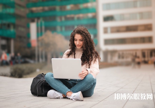 廣西哪里的中職學(xué)校能讀計算機計應(yīng)用專業(yè)