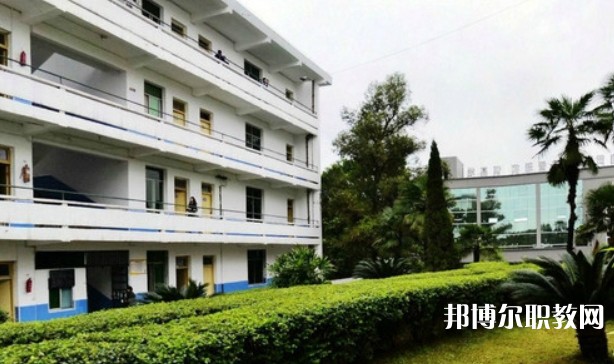 自貢2025年沒有畢業(yè)證可以讀鐵路學校嗎