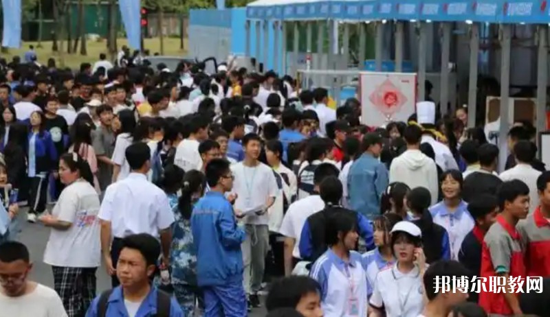 自貢2025年適合女生的鐵路學校