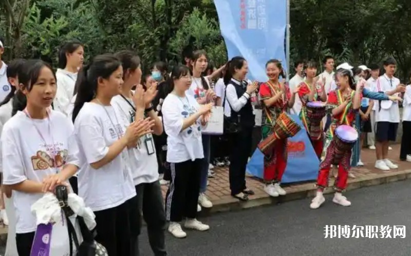 自貢2025年鐵路學校多少錢