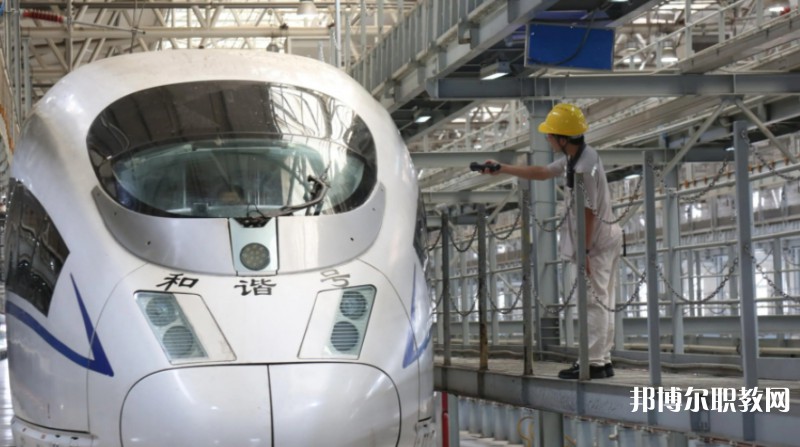 自貢2025年鐵路學校和幼師哪個好